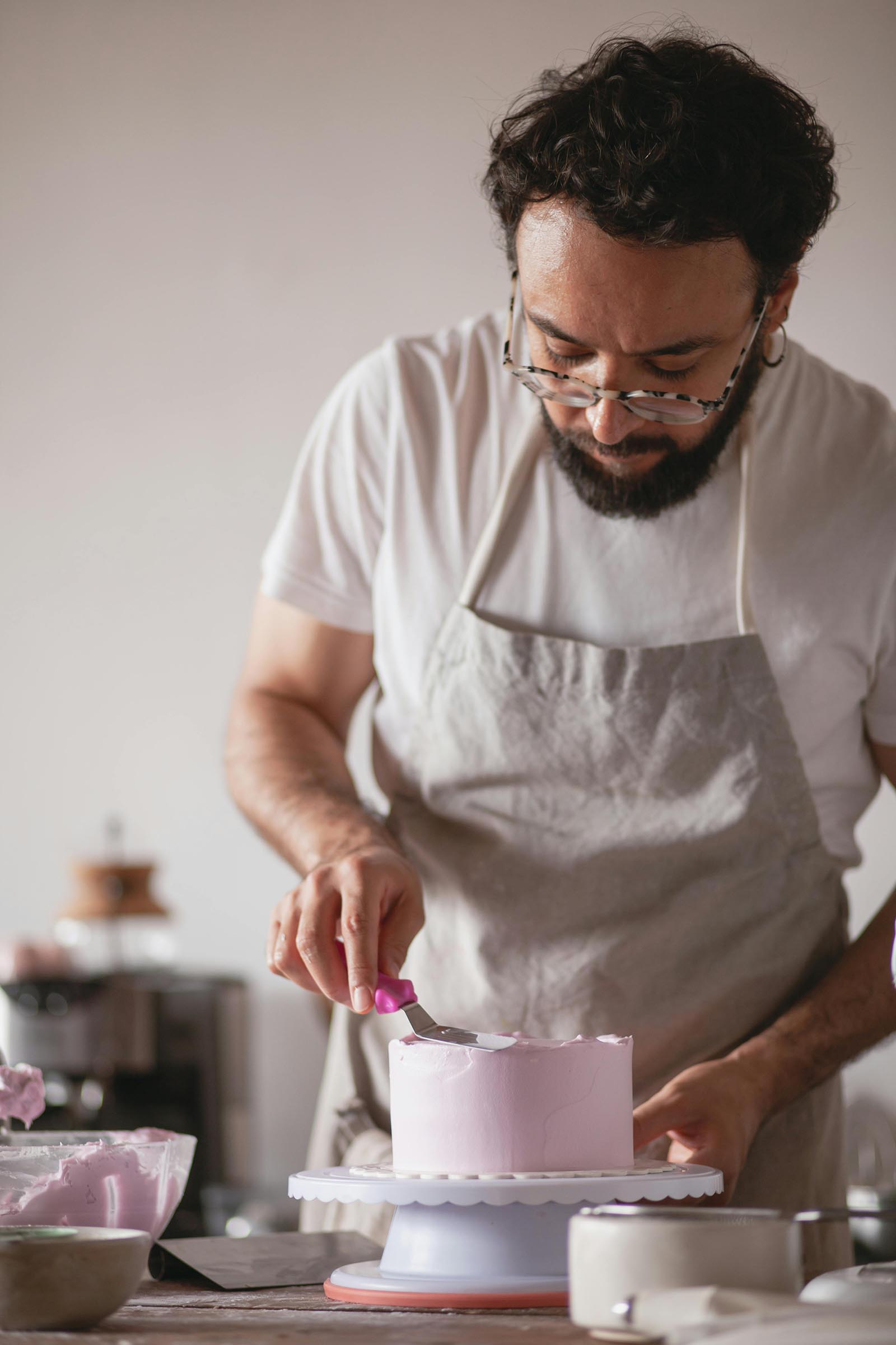 5 Tips for Decorating Your DIY Cake Like a Pro